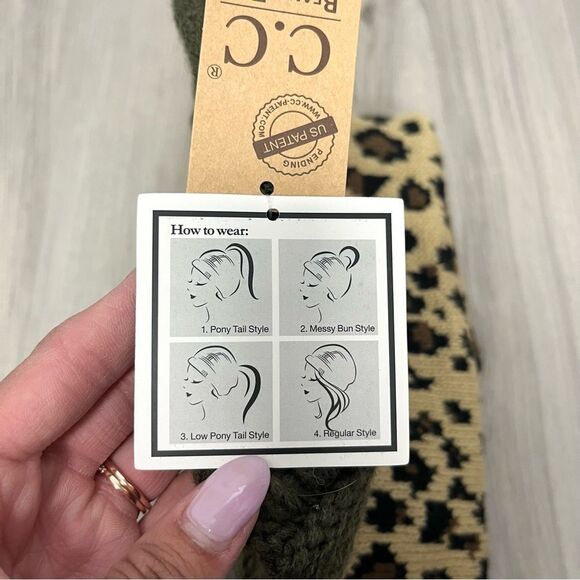 C.C Hat Women’s OS Green & Leopard Print Knit Winter Messy Bun Beanie Tail NWT - Picture 4 of 7